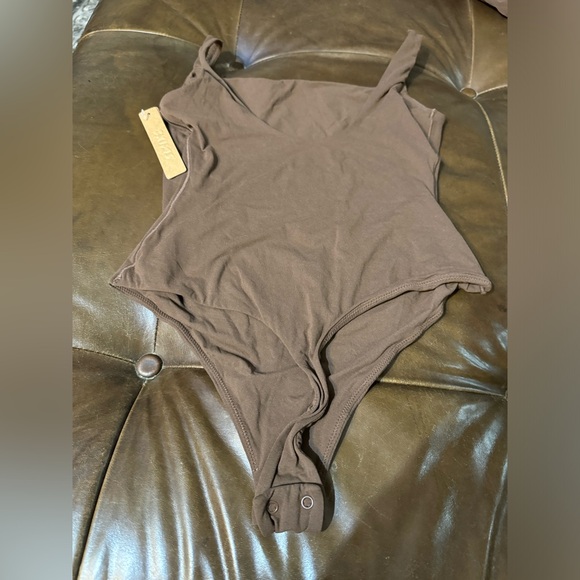 SKIMS FITS EVERYBODY CAMI BODYSUIT - Picture 7 of 10